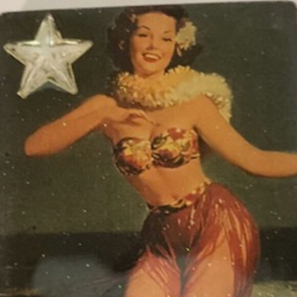 Vintage Silver Toned Cigarette Case w/ Pin Up Hula Girl Picture on Front - Picture 3 of 10